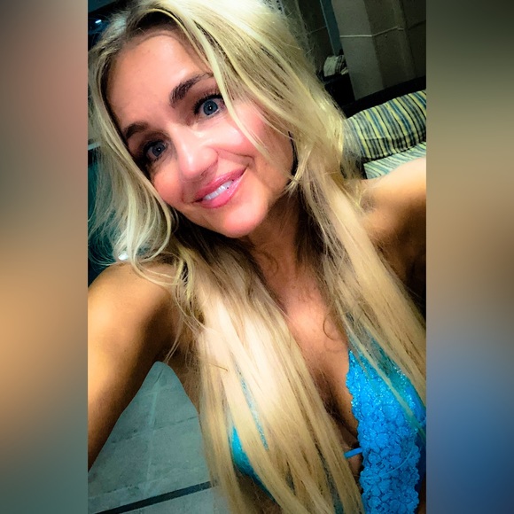 Meet your Posher, Anne - Picture 5 of 8